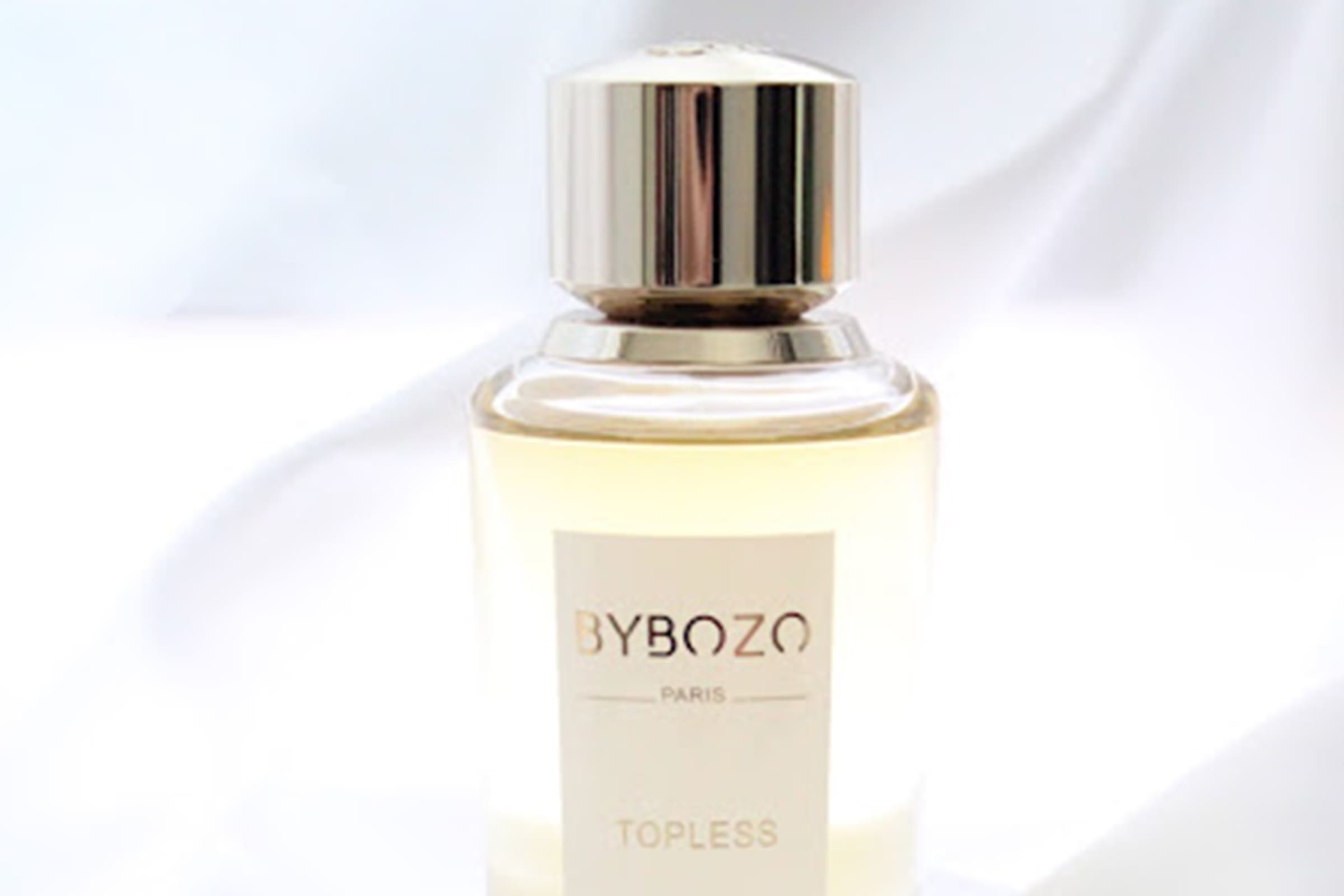 TOPLESS BYBOZO : TOUTE LA LÉGÉRETÉ ET L'IVRESSE D'UN ÉTÉ À IBIZA DANS UN PARFUM SENSUEL & DECOMPLEXÉ